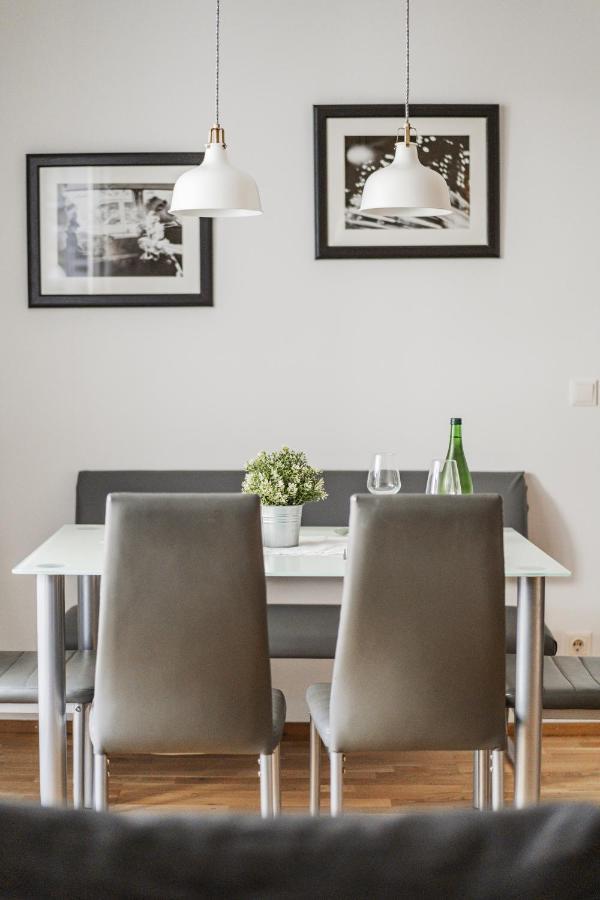 17 C&J'S Apartment Wina Bagian luar foto
