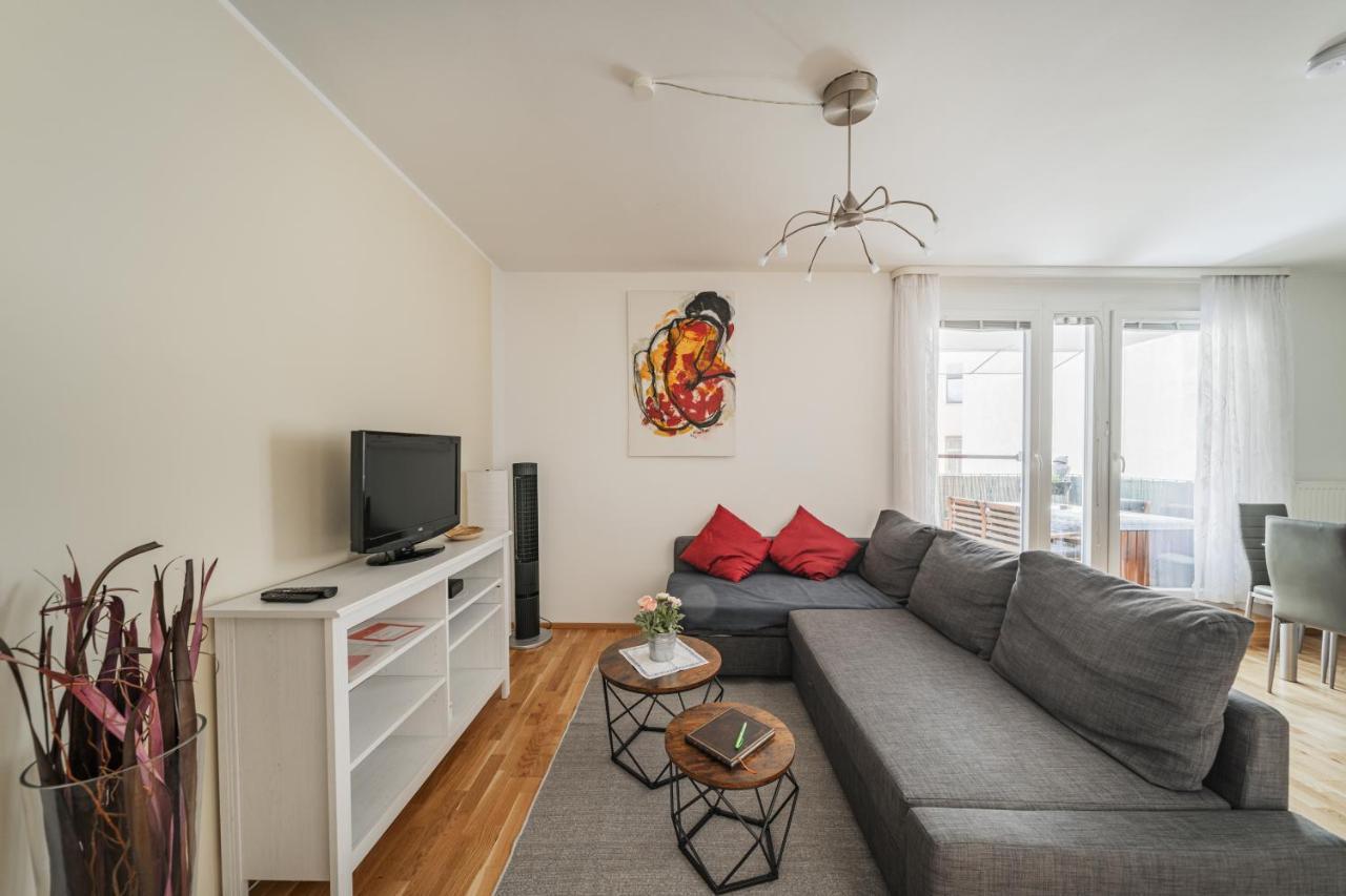 17 C&J'S Apartment Wina Bagian luar foto