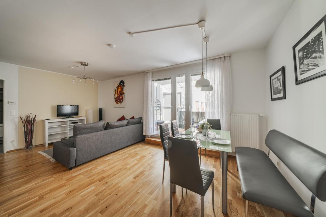 17 C&J'S Apartment Wina Bagian luar foto