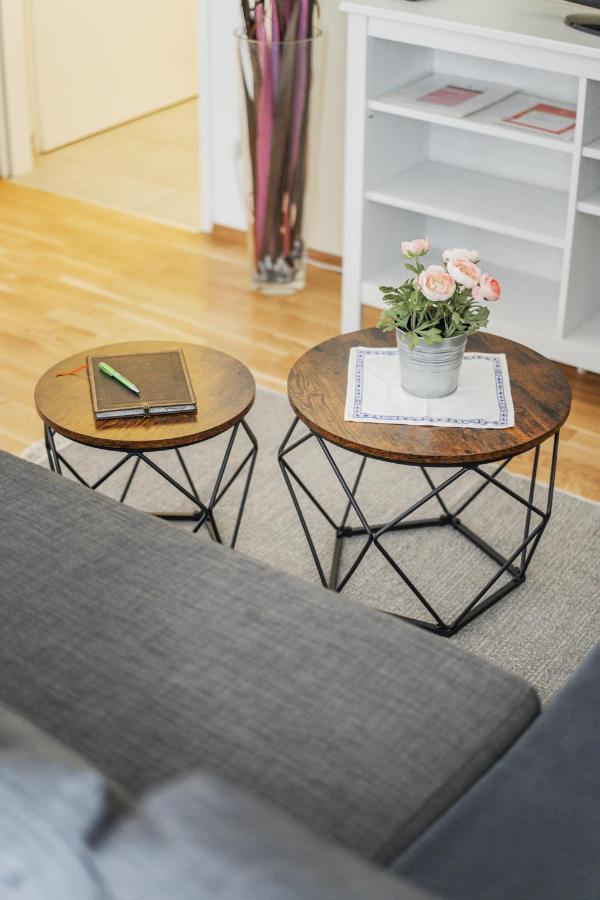 17 C&J'S Apartment Wina Bagian luar foto