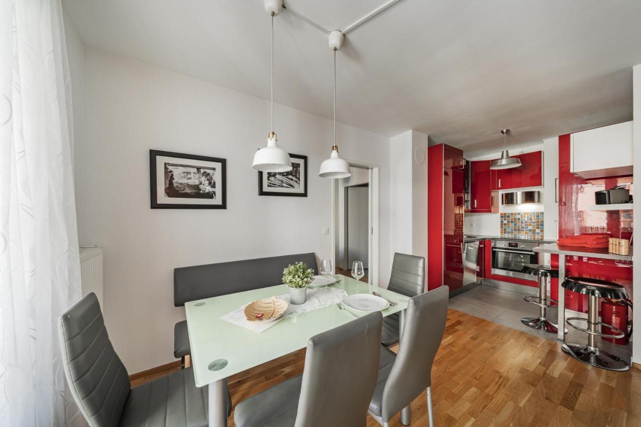 17 C&J'S Apartment Wina Bagian luar foto
