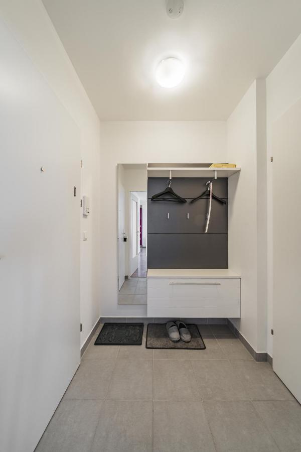 17 C&J'S Apartment Wina Bagian luar foto